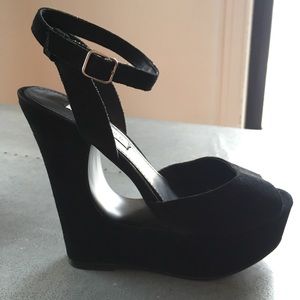 Steve Madden suede, cut-out heel w/ankle strap.